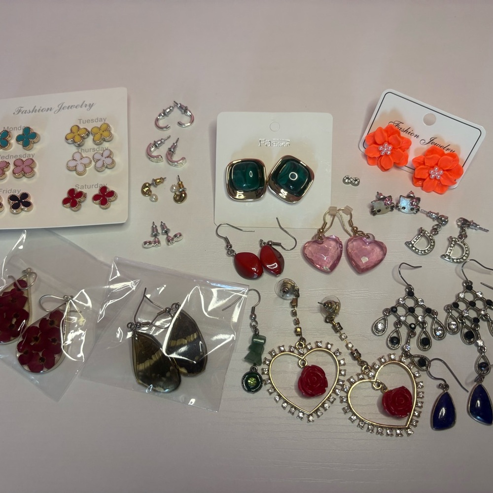 Jewelry Bundle, Rings, Necklaces, Bracelets Including Vintage Tweety Bird Box - Picture 11 of 16